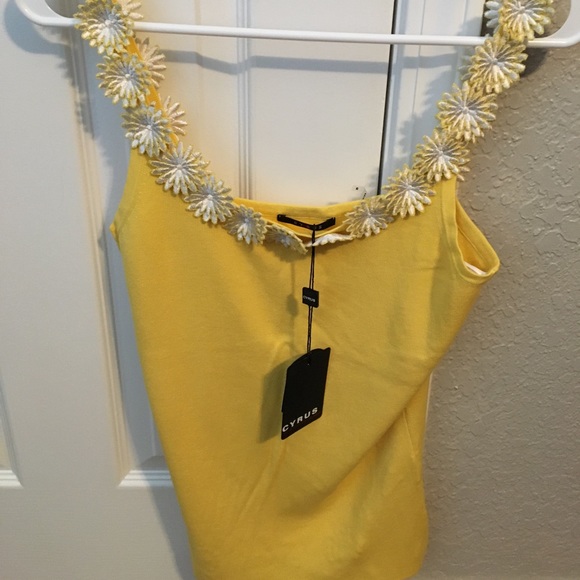 Yellow top - Picture 1 of 1